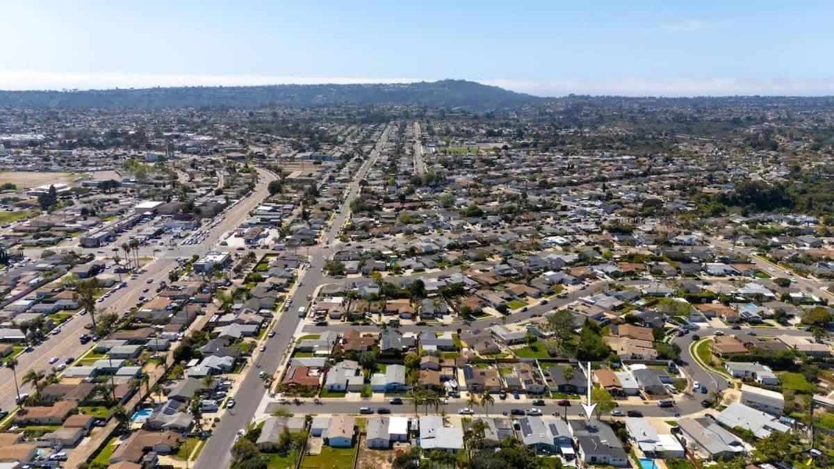 4 Miles To And Newly Renovated San Diego
