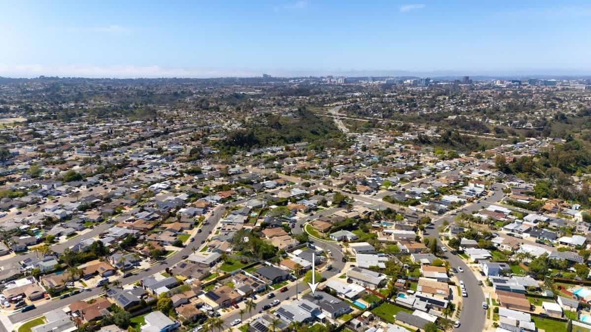 4 Miles To And Newly Renovated * San Diego