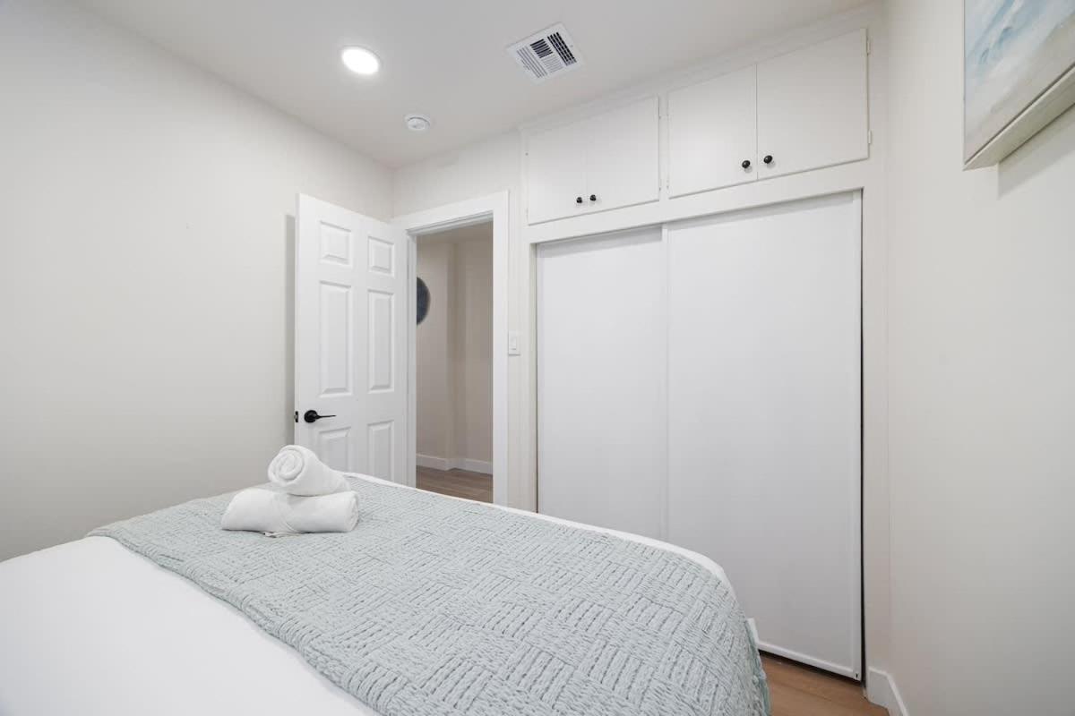4 Miles To And Newly Renovated Holiday home