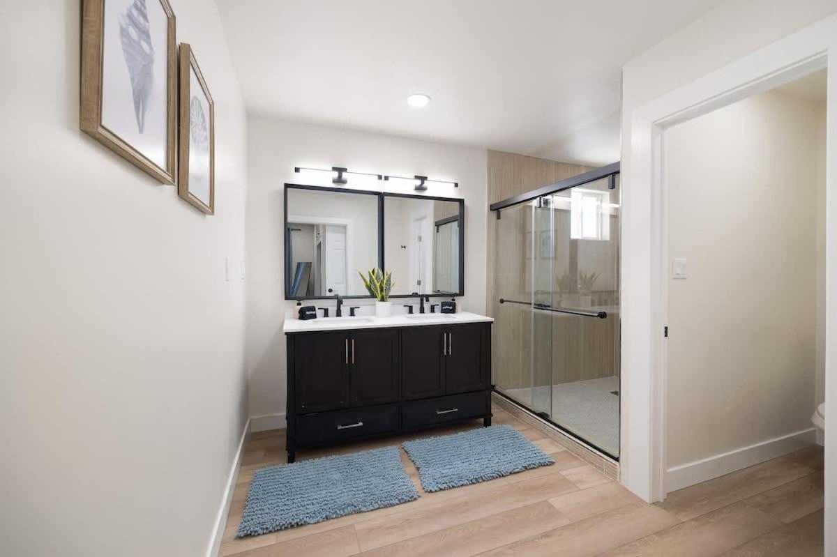 4 Miles To And Newly Renovated Holiday home San Diego