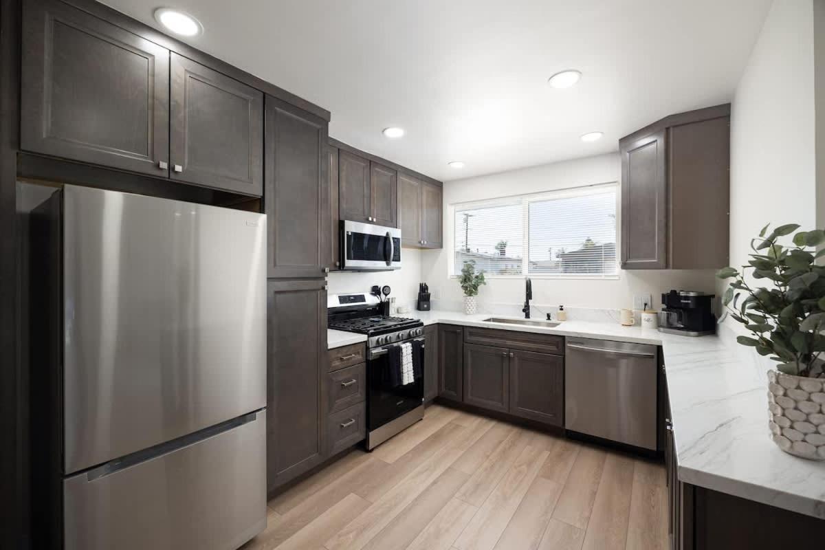 4 Miles To And Newly Renovated * San Diego
